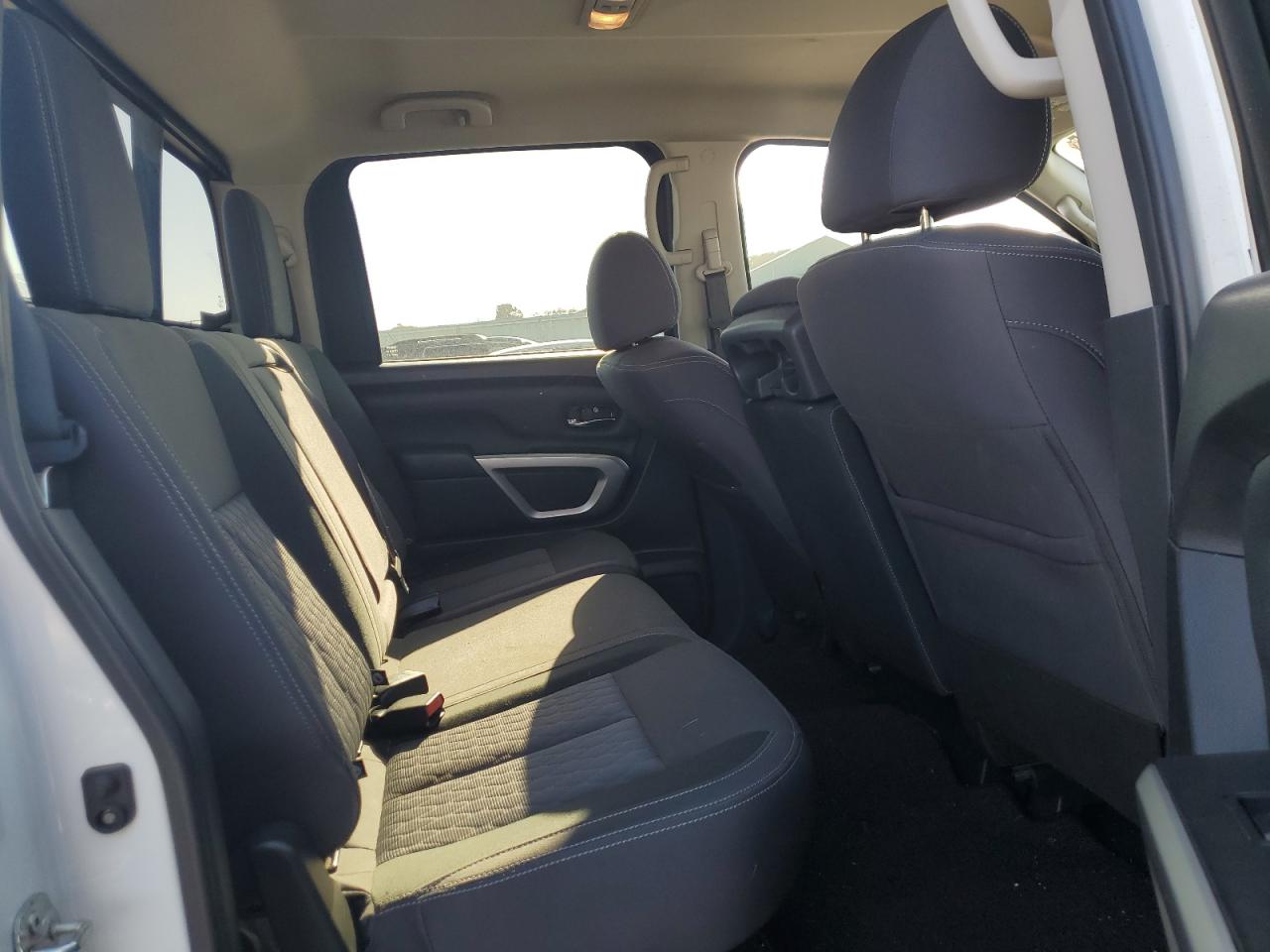 Nissan Titan S Image 9