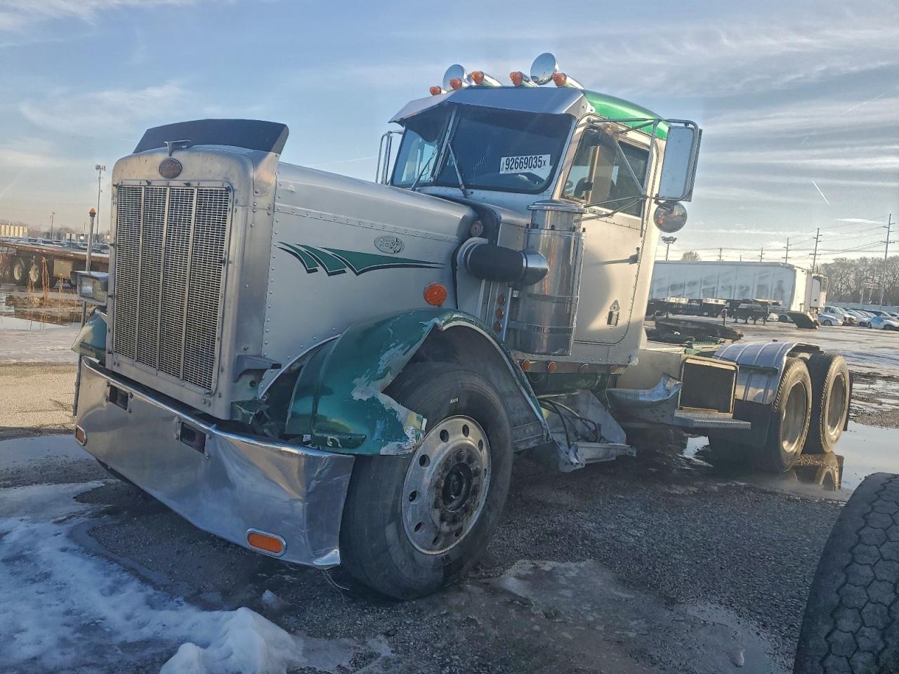 Peterbilt 359 Image 6