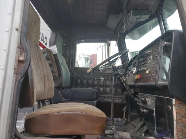 Peterbilt 359 Image 7