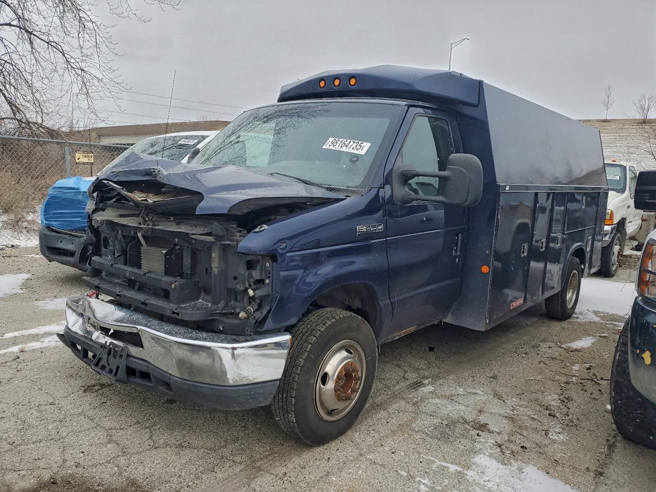 Ford Econoline E450 Super Duty Cutaway Van Image 1