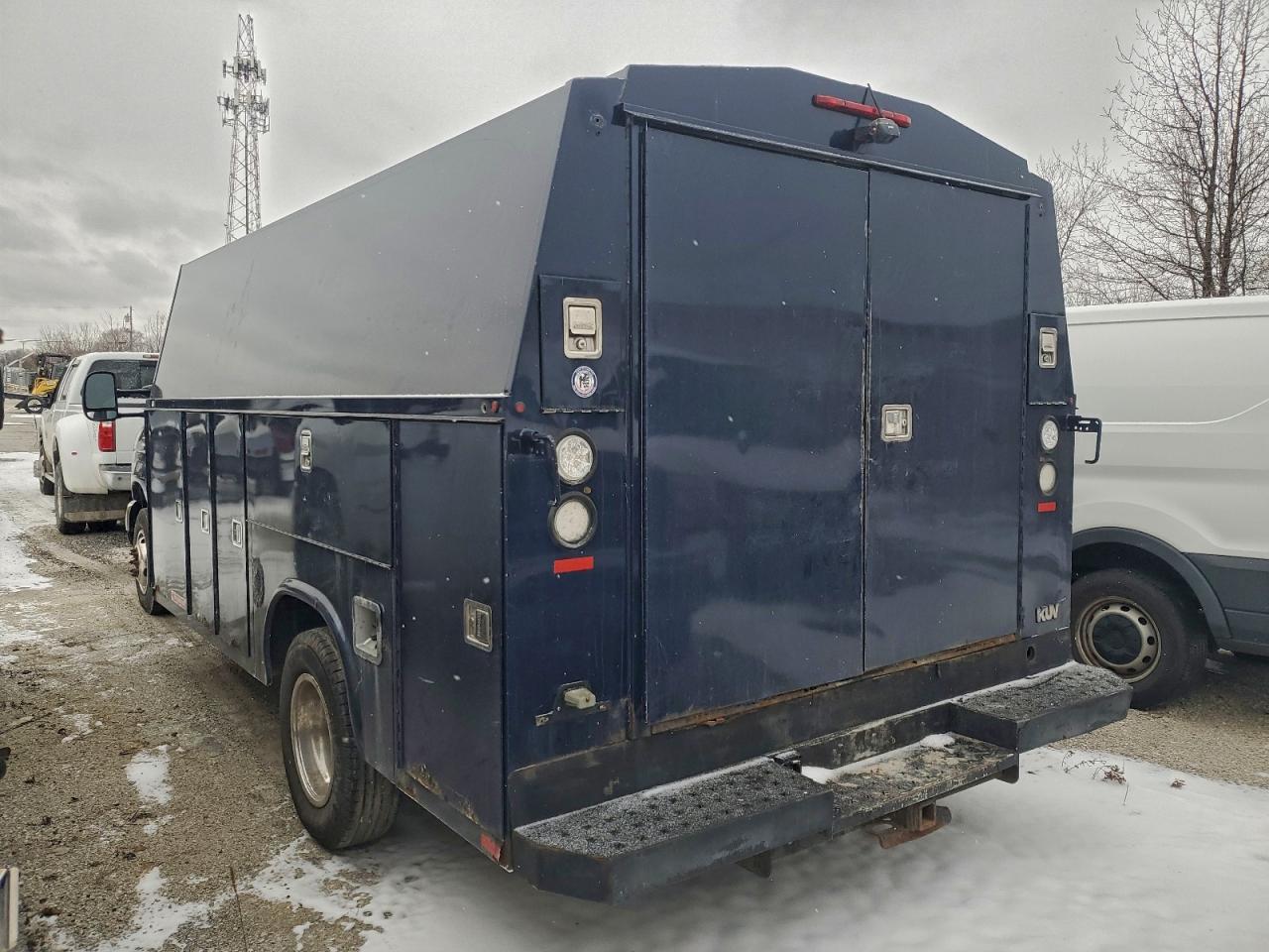 Ford Econoline E450 Super Duty Cutaway Van Image 12