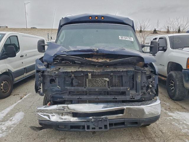 Ford Econoline E450 Super Duty Cutaway Van Image 9