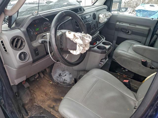 Ford Econoline E450 Super Duty Cutaway Van Image 5