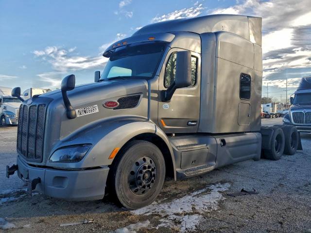 Peterbilt Tractor 579 Image 4