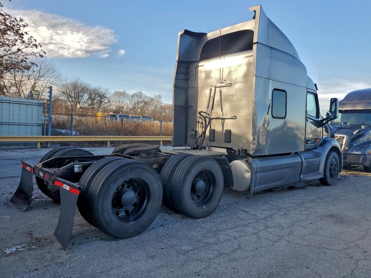 Peterbilt Tractor 579 Image 10