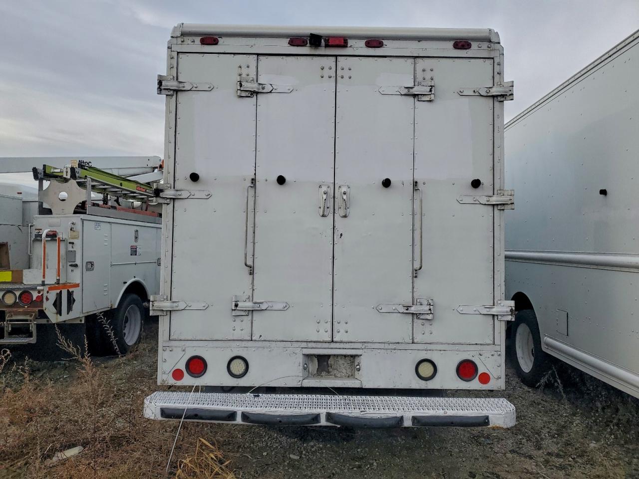 Freightliner Chassis M M Line Walk-in Van Image 11