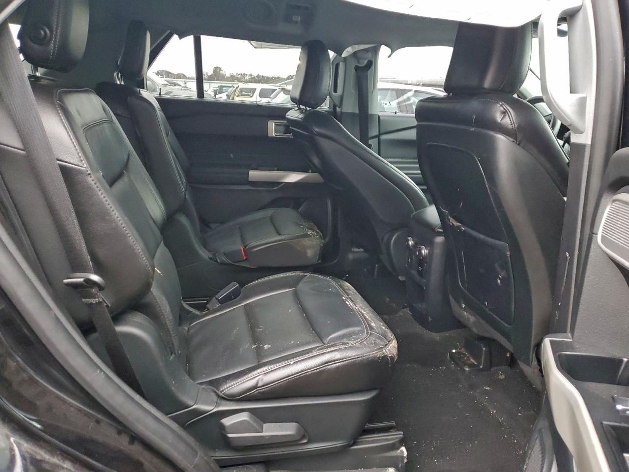 Ford Explorer Limited Image 13