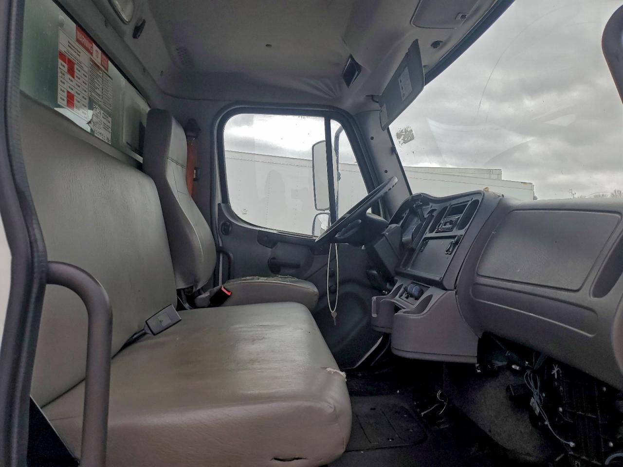 Freightliner M2 106 Medium Duty Image 5