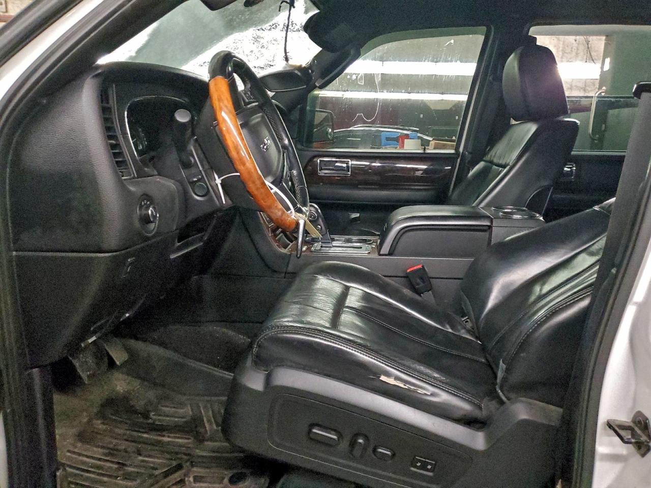 Lincoln Navigator L Image 9