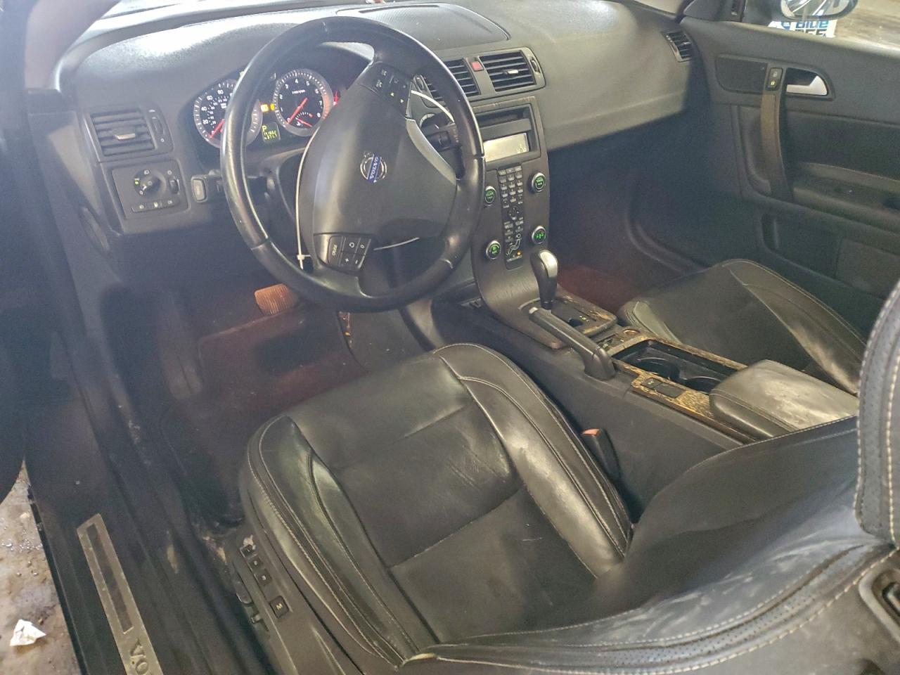 Volvo C70 T5 Image 8