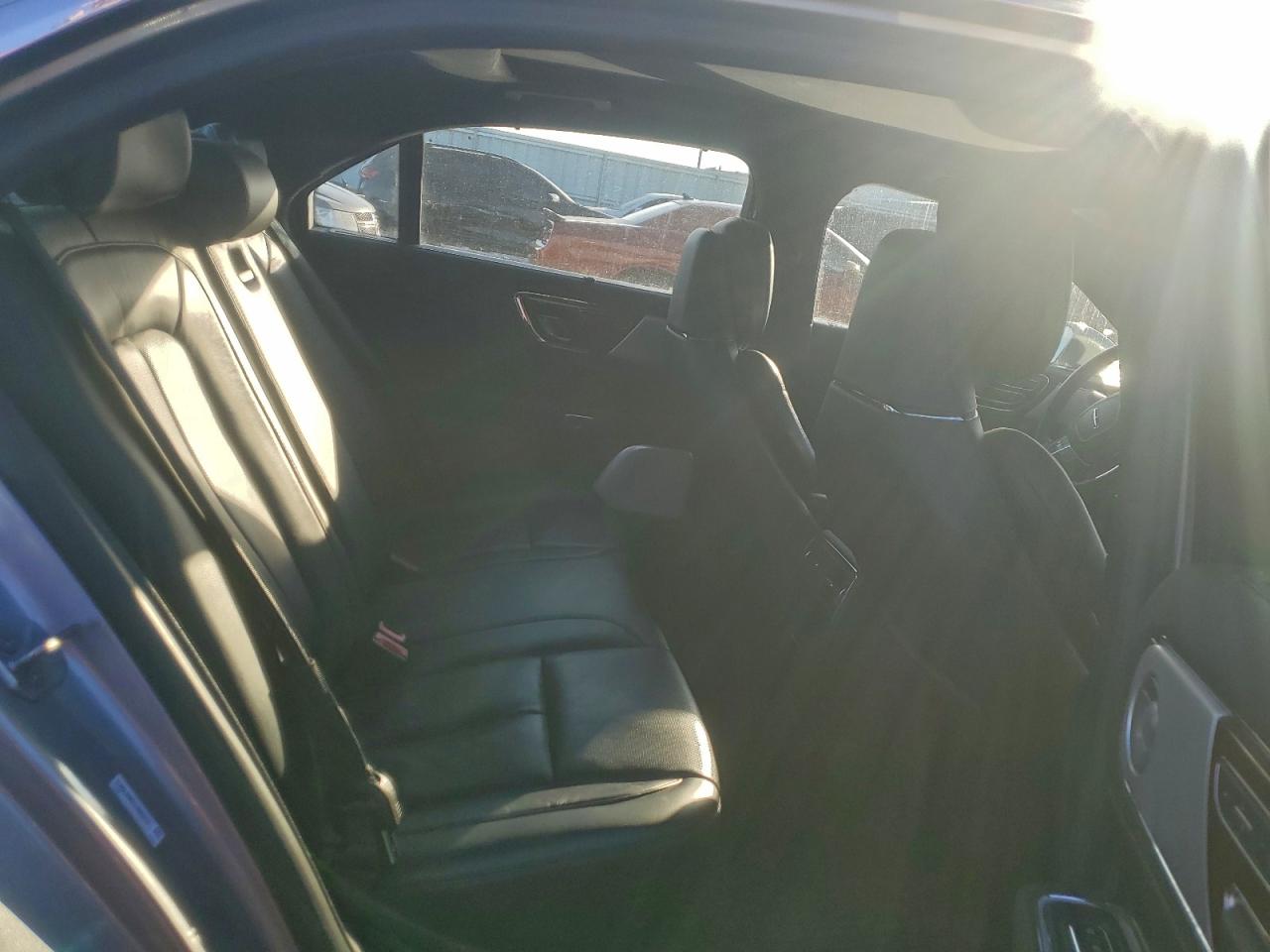 Lincoln Continental Reserve Image 11