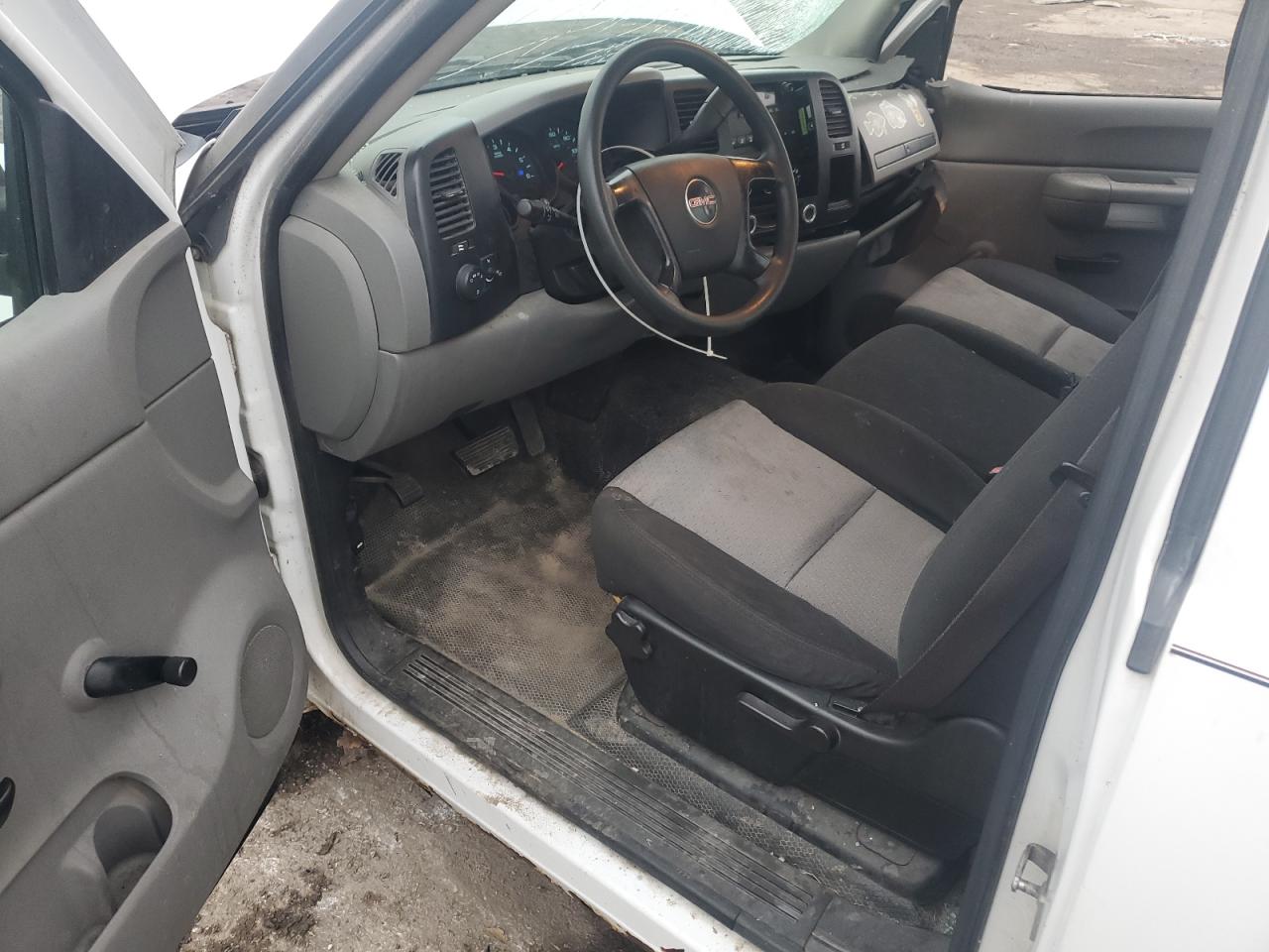 GMC Sierra C1500 Image 8