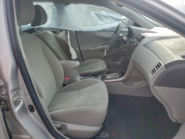 Toyota Corolla Base Image 9