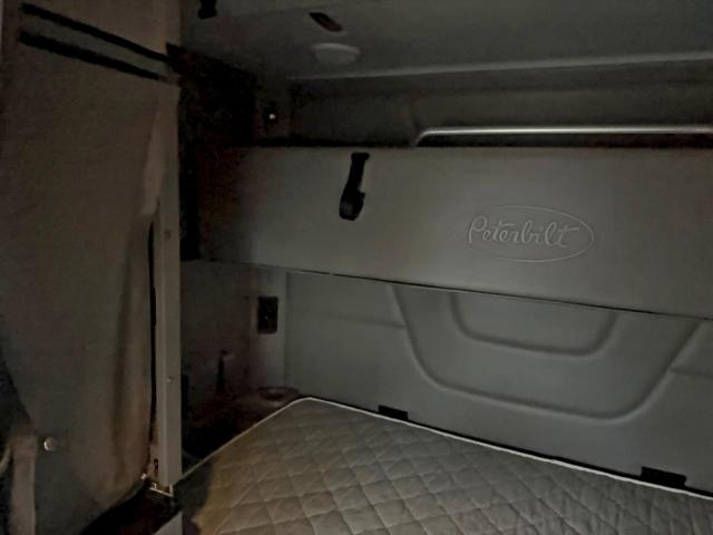 Peterbilt 579 Image 4