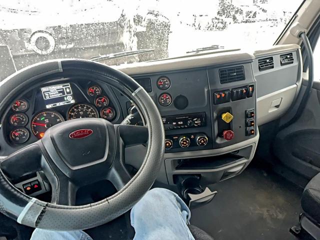 Peterbilt 579 Image 9