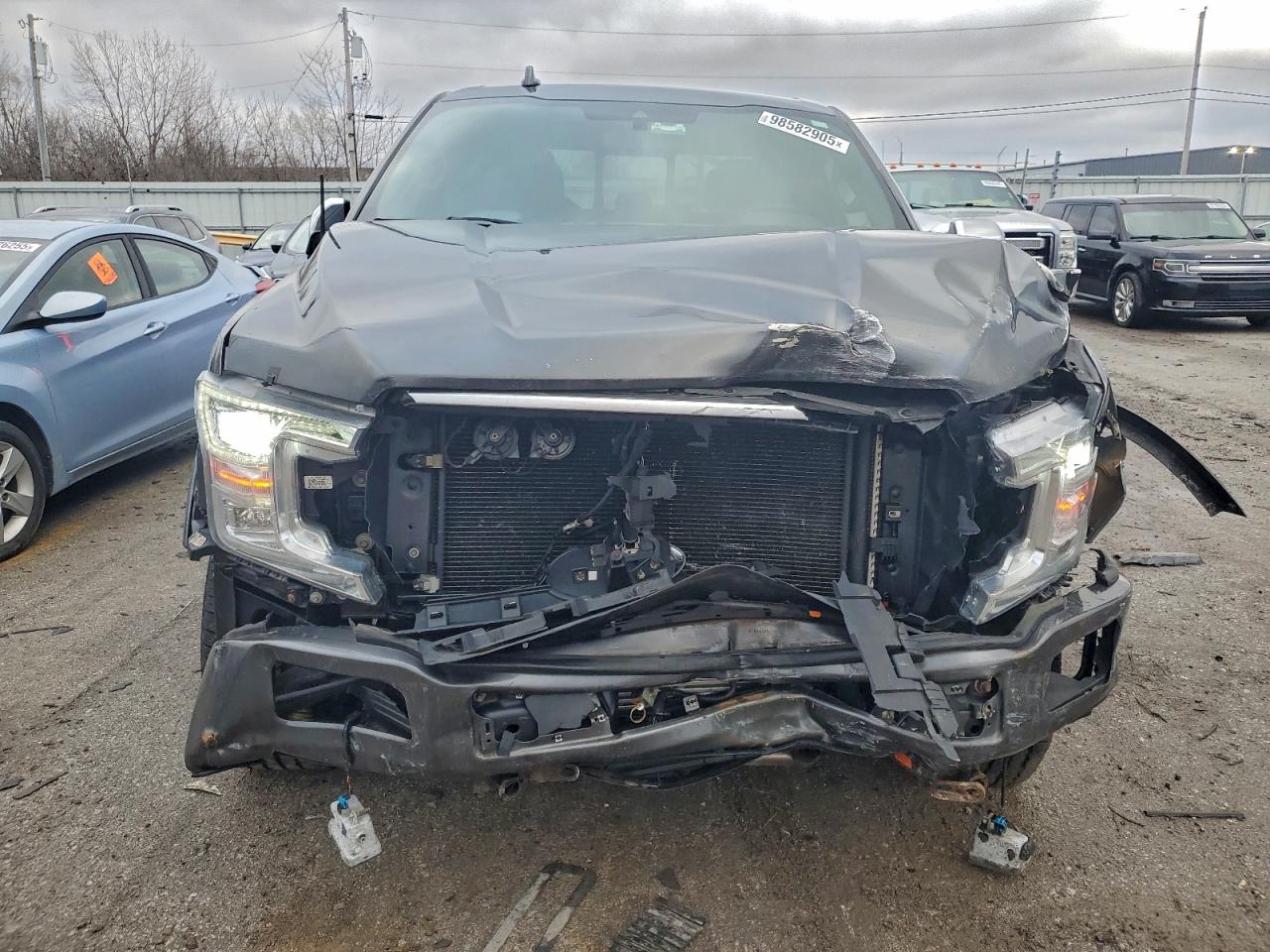 Ford F-150 Supercrew Image 7