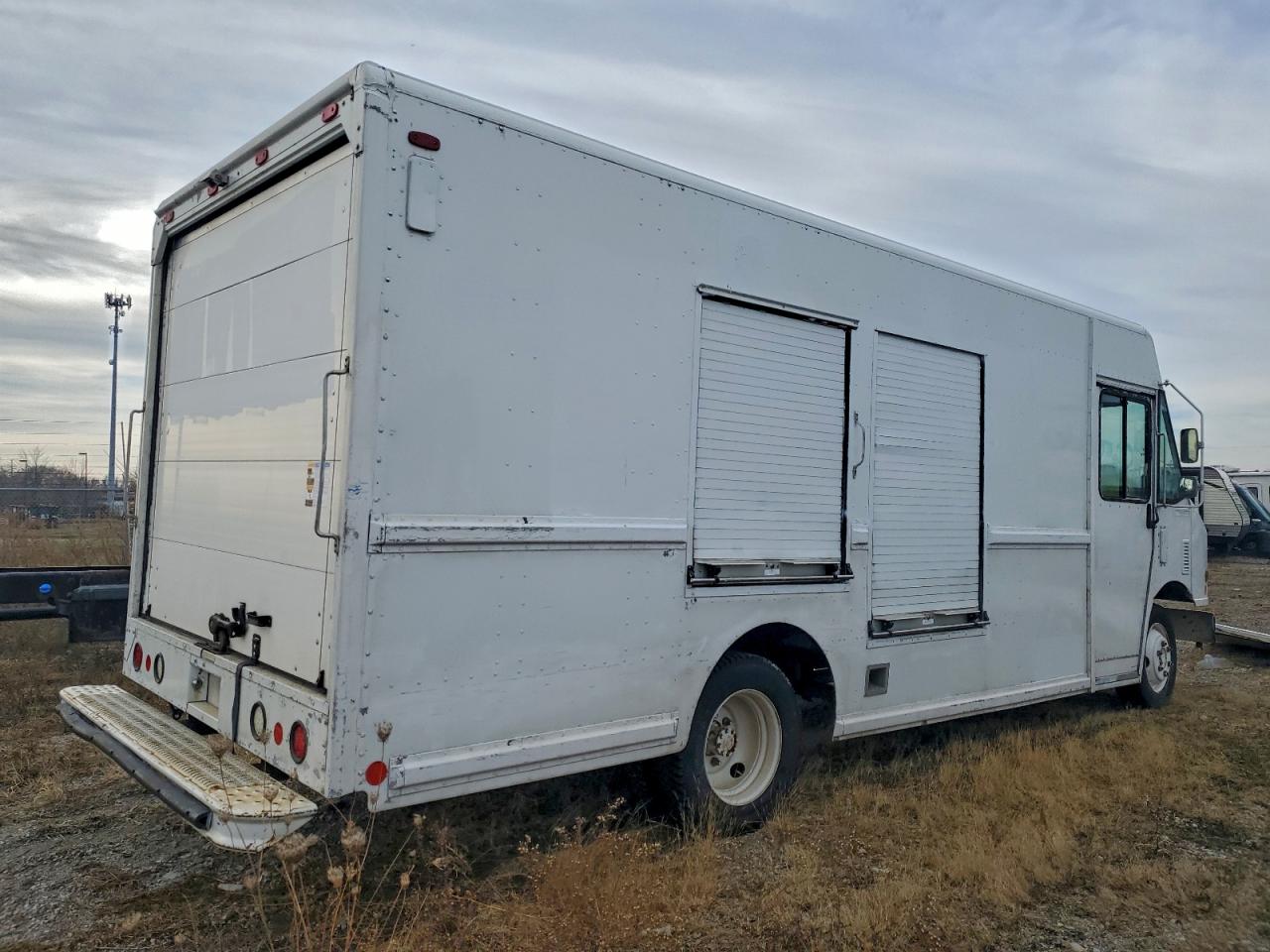 Freightliner Chassis M M Line Walk-in Van Image 6