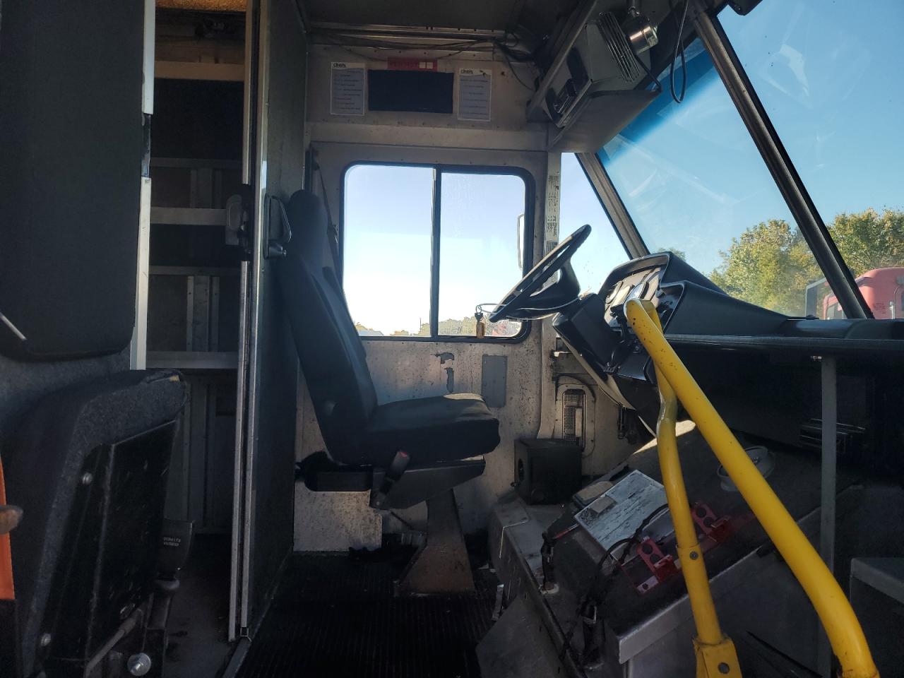 Freightliner Chassis M M Line Walk-in Van Image 8