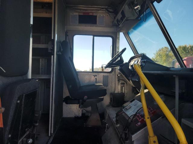 Freightliner Chassis M M Line Walk-in Van Image 8