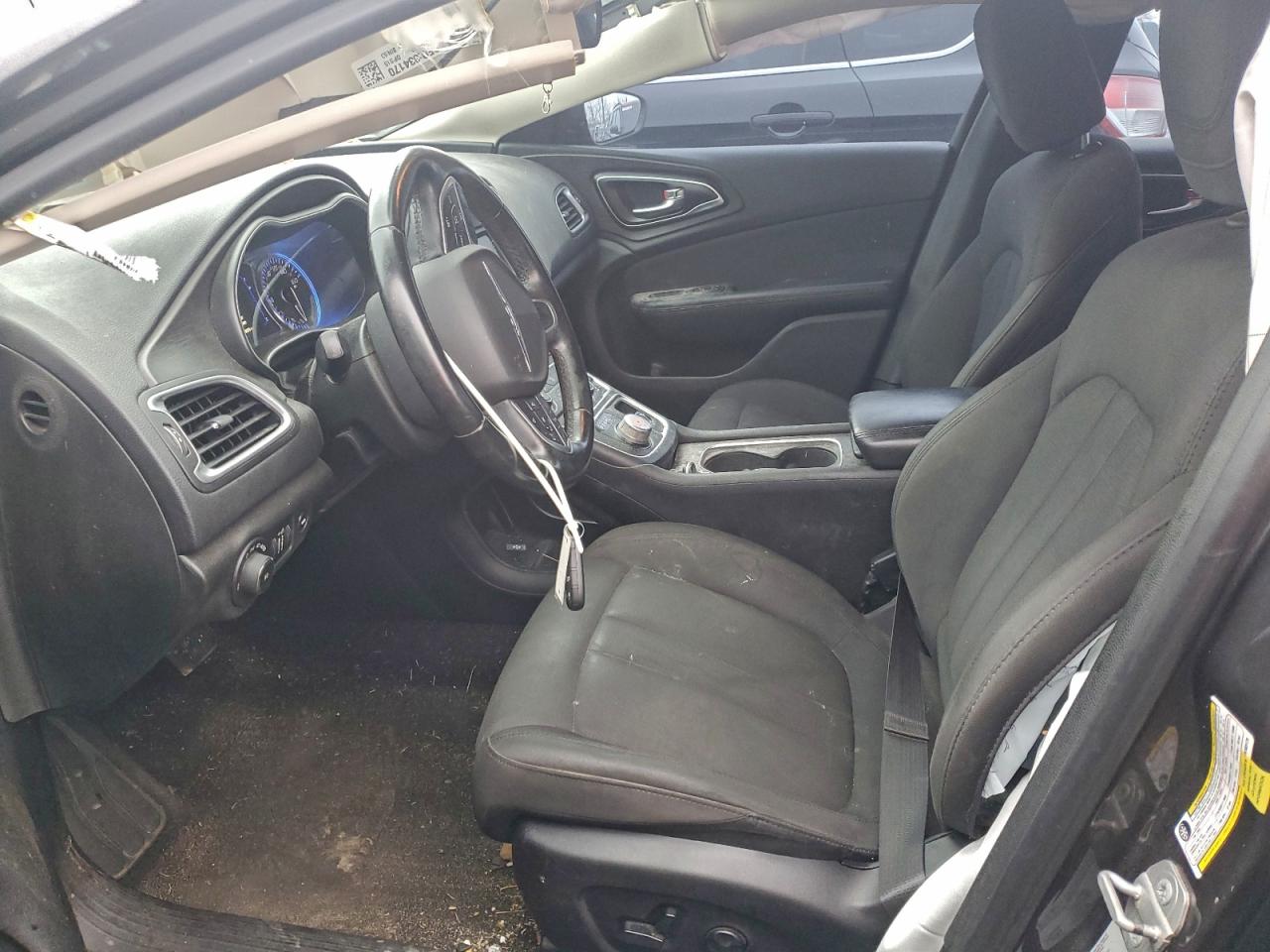 Chrysler 200 Limited Image 12