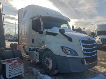  Salvage Freightliner Cascadia 1