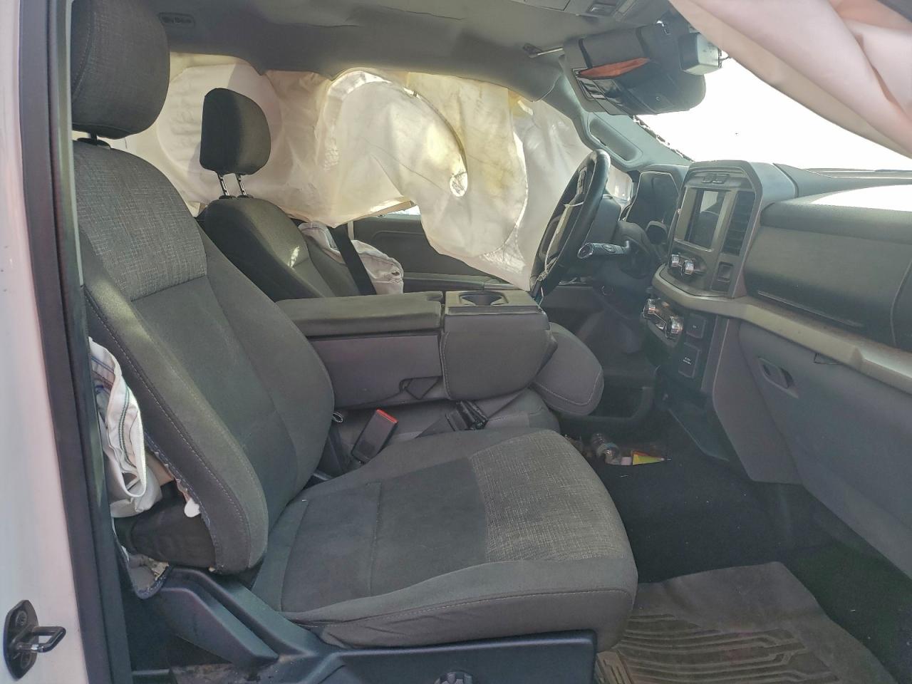 Ford F-150 Supercrew Image 12