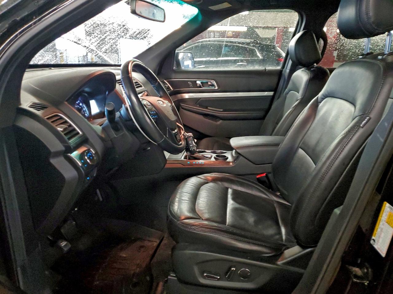 Ford Explorer Xlt Image 6