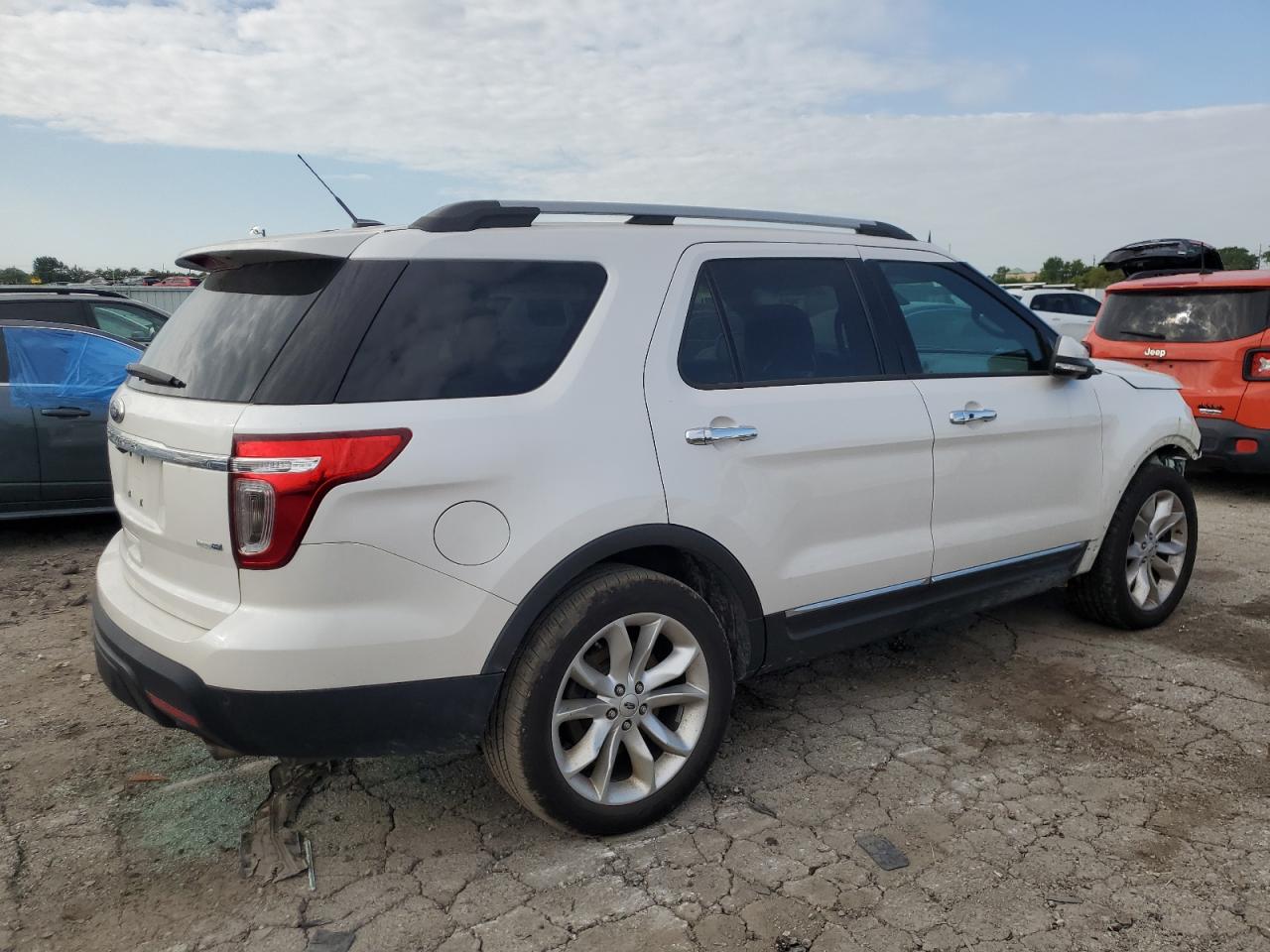 Ford Explorer Limited Image 4