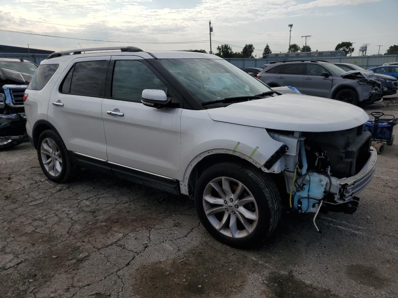 Ford Explorer Limited Image 3