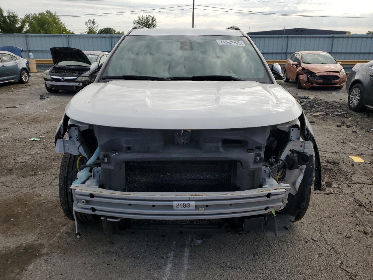 Ford Explorer Limited Image 8