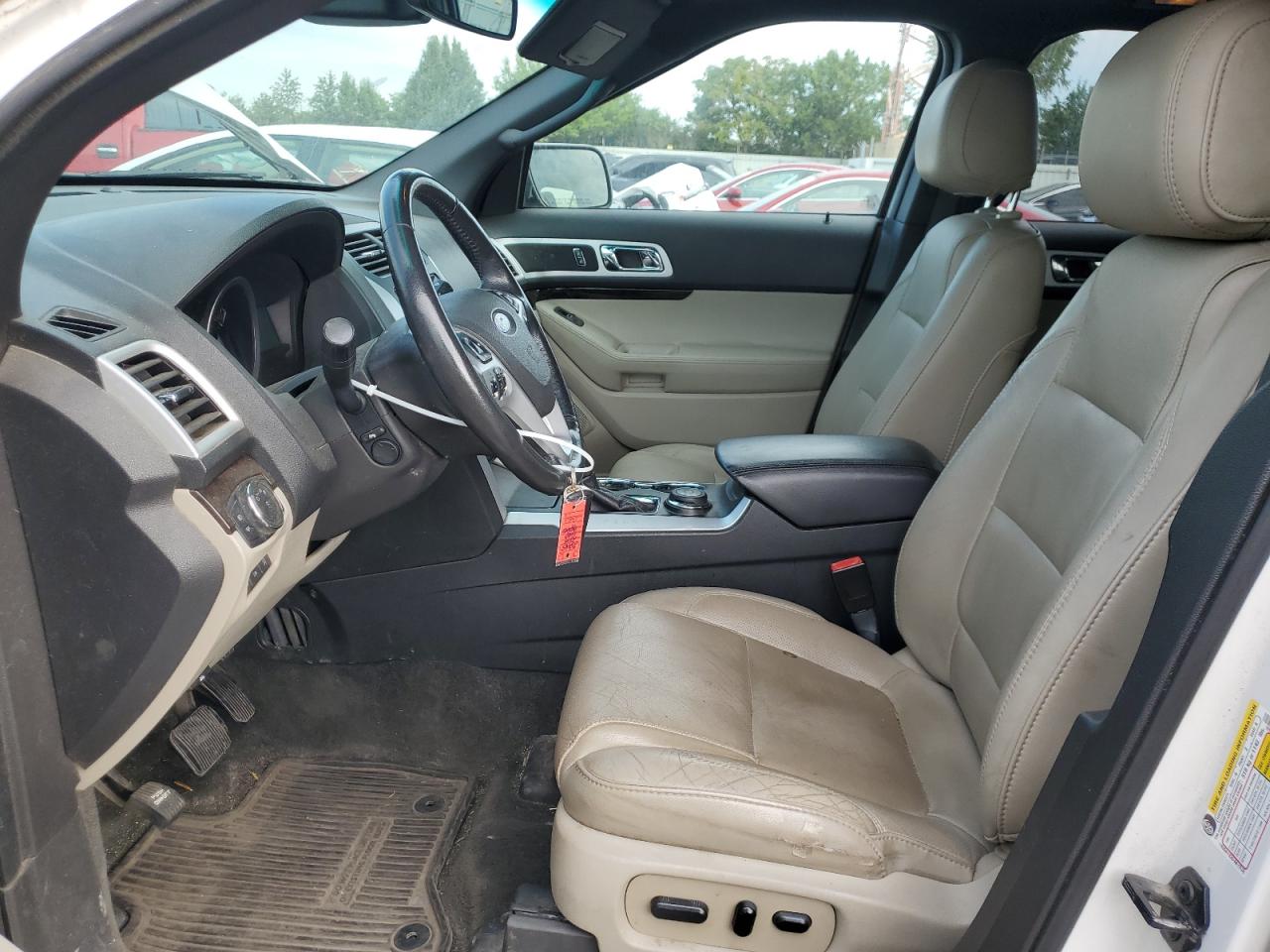 Ford Explorer Limited Image 13