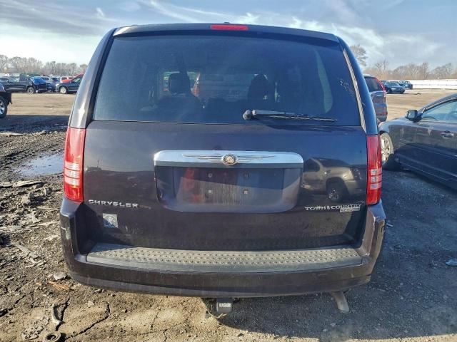 Chrysler Minivan Touring Image 4