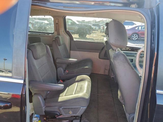 Chrysler Minivan Touring Image 7