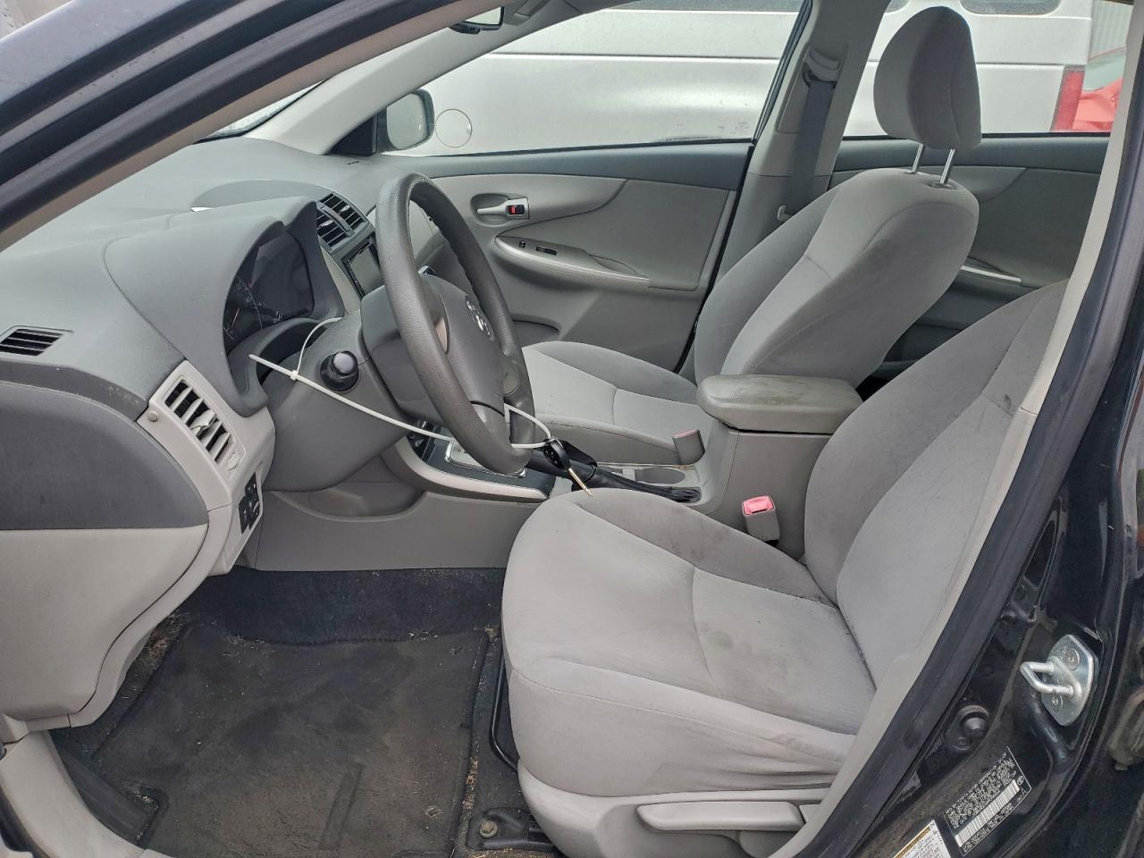 Toyota Corolla Base Image 7