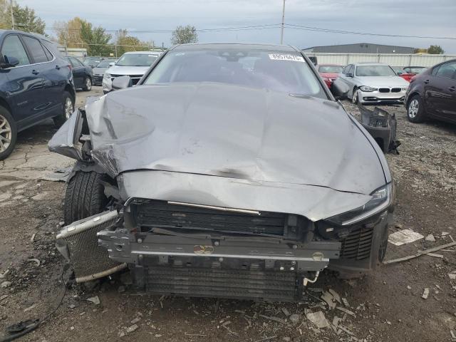 Jaguar XE S Image 12