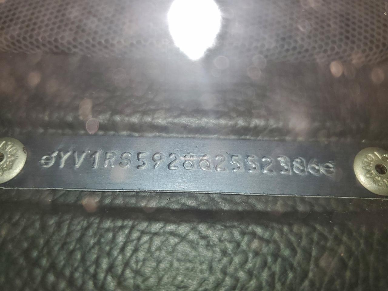 Volvo S60 2.5t Image 11