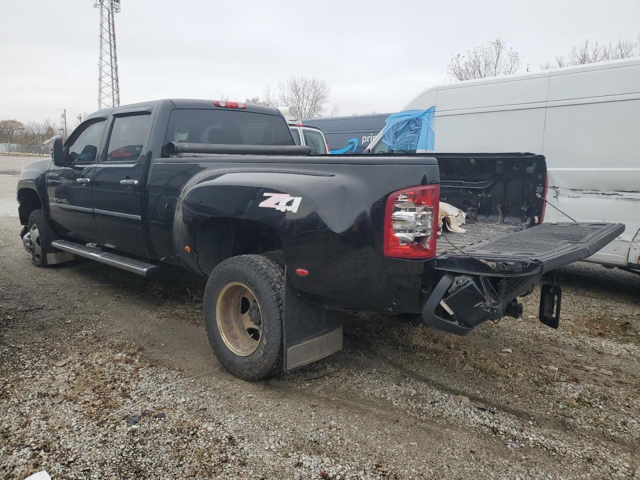 GMC Sierra K3500 Denali Image 8