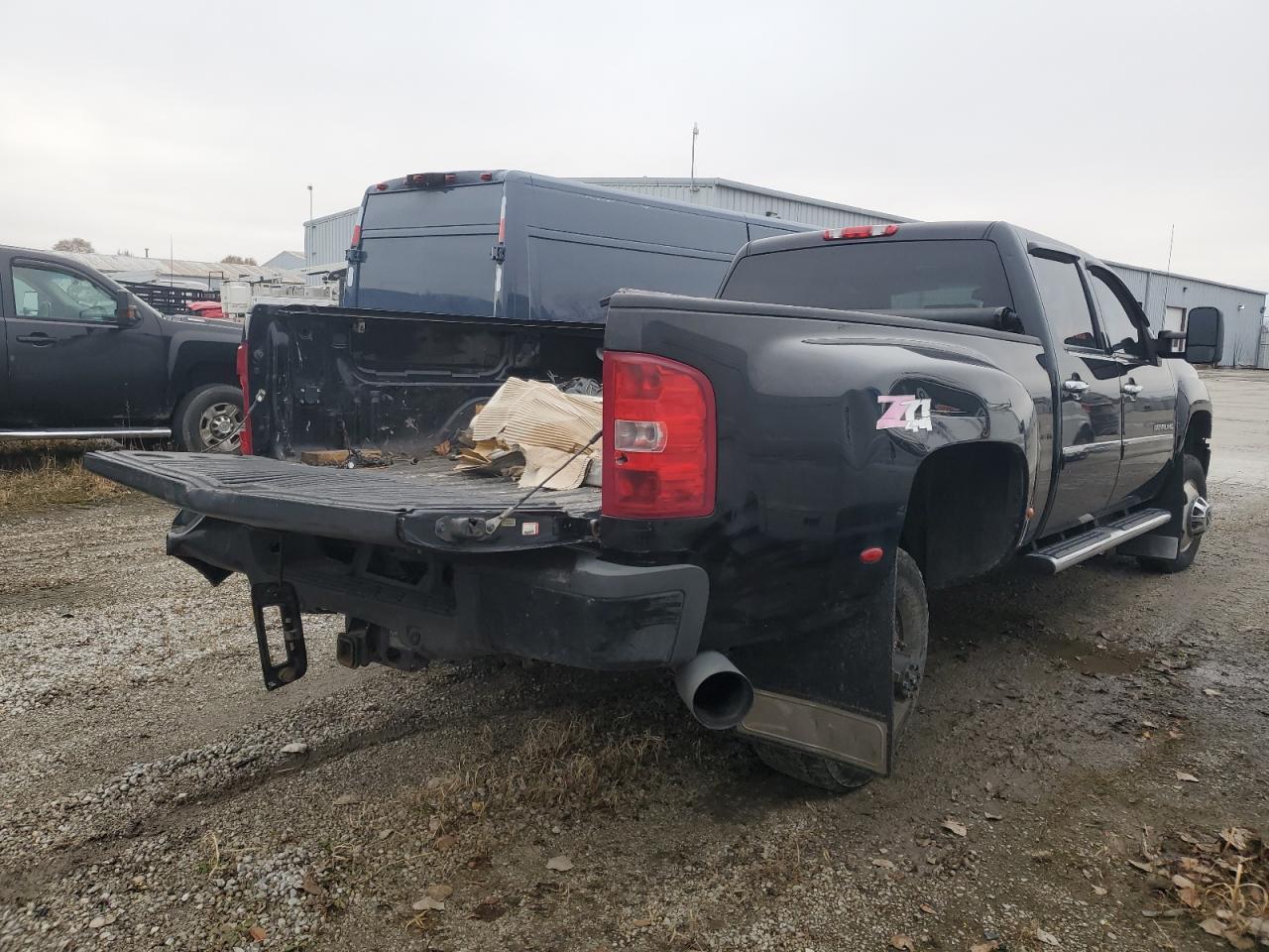 GMC Sierra K3500 Denali Image 5