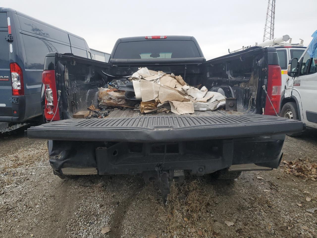 GMC Sierra K3500 Denali Image 4