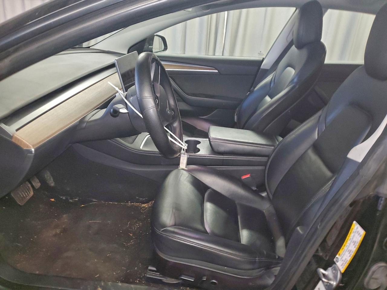 Tesla Model 3 Image 4